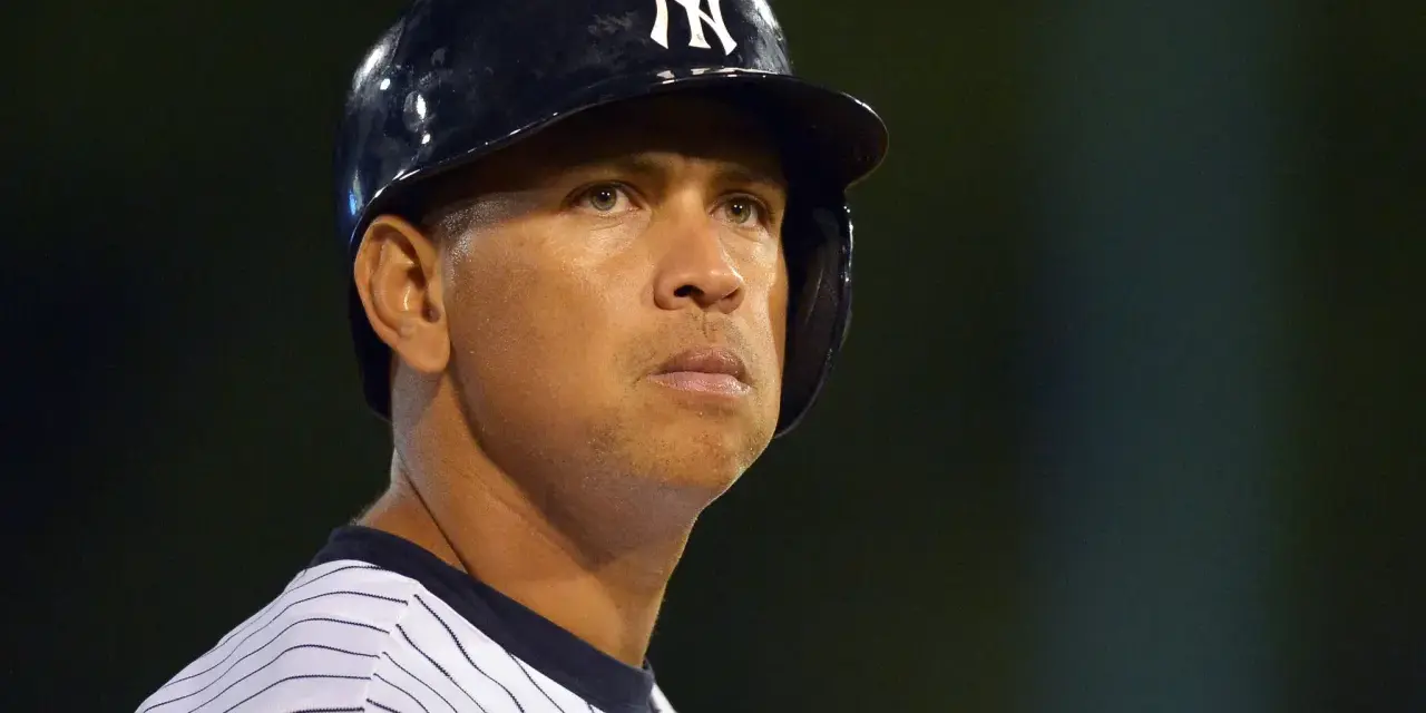 Portret Alexa Rodrigueza w kasku New York Yankees.