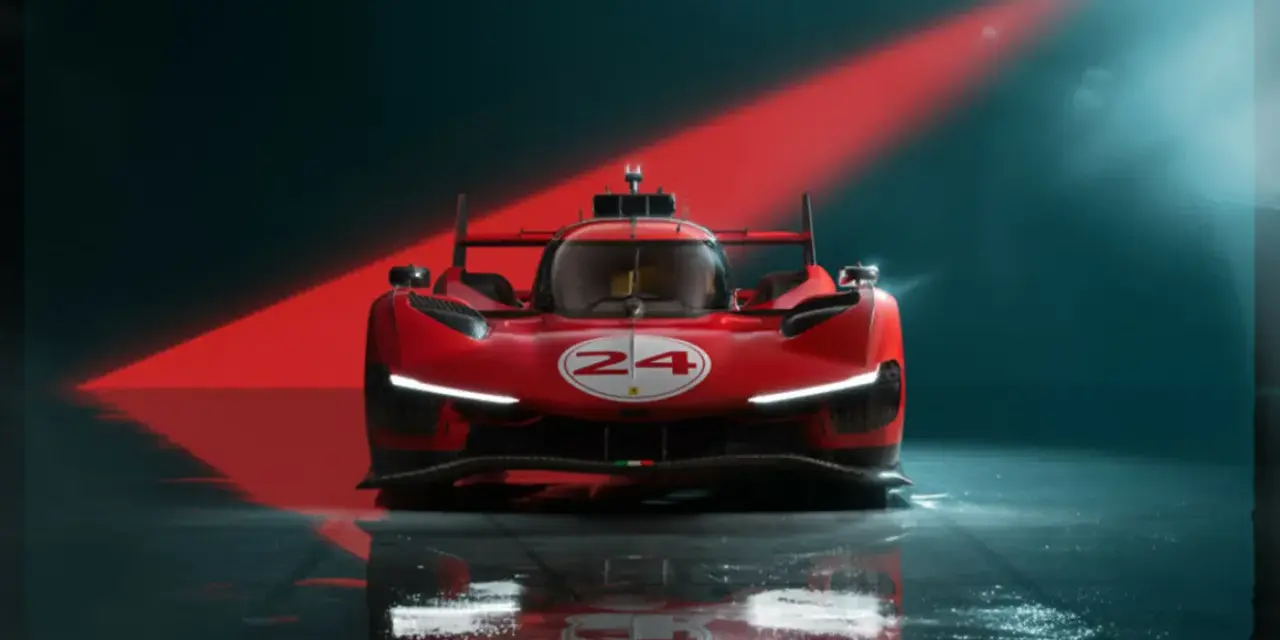Czerwony samochód wyścigowy Ferrari 499P z numerem 24 na tle czerwonego światła.