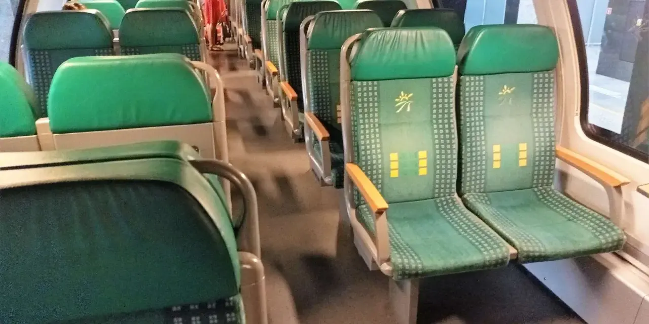Dojazd do Ustki: Odległość, trasy, pociąg, autobus bez stresu!
