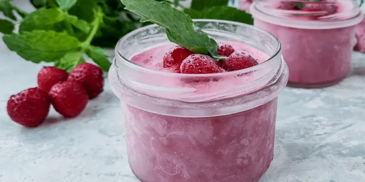 Przepisy na zdrowe lody: Smakowite i proste lody bez cukru