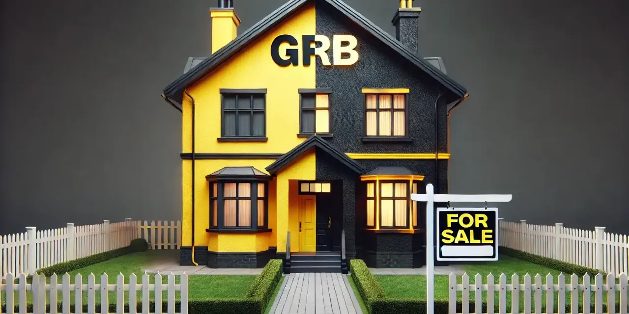 Dzielony dom GRB z tabliczką "FOR SALE" zapowiada sprzedaż udziałów w nieruchomości.
