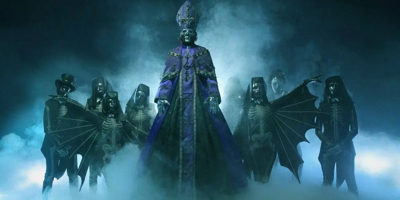 Le **ghost impera** se tient au centre, entouré de squelettes masqués dans une brume bleutée.