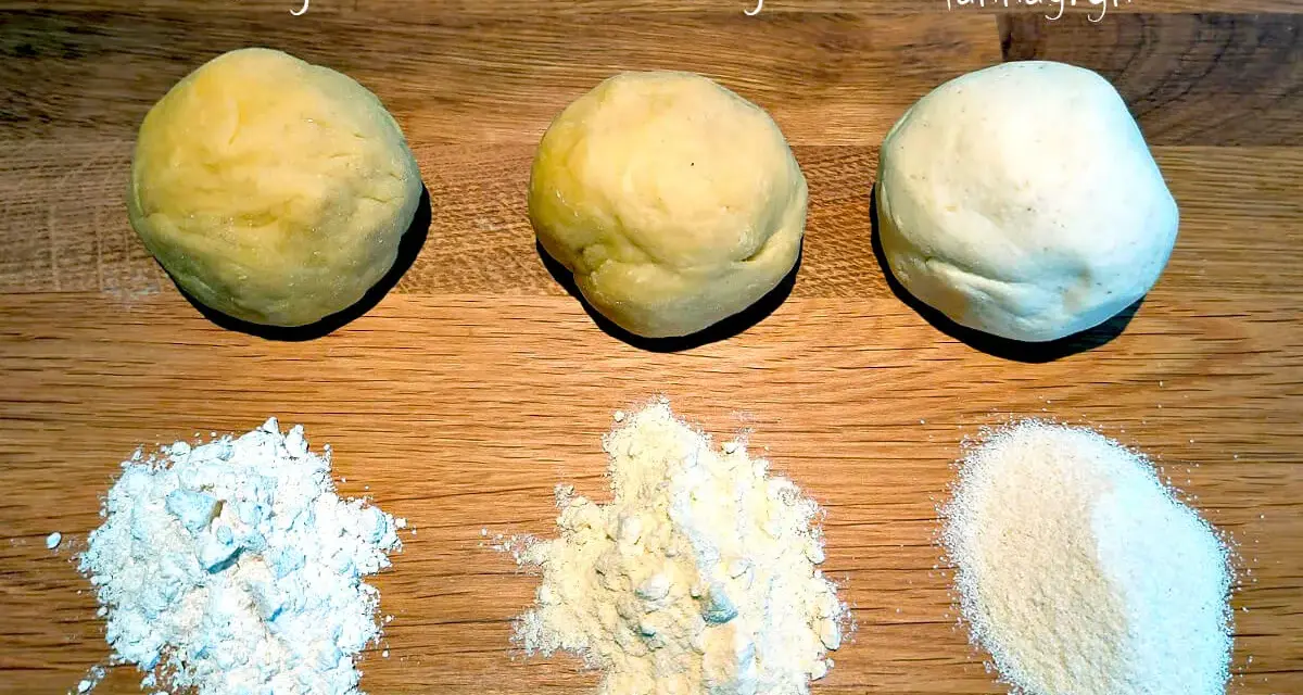Tre degbollar av olika mjöltyper: vetemjöl, durumvetemjöl och mannagryn. Perfekt för ditt pastadeg recept!