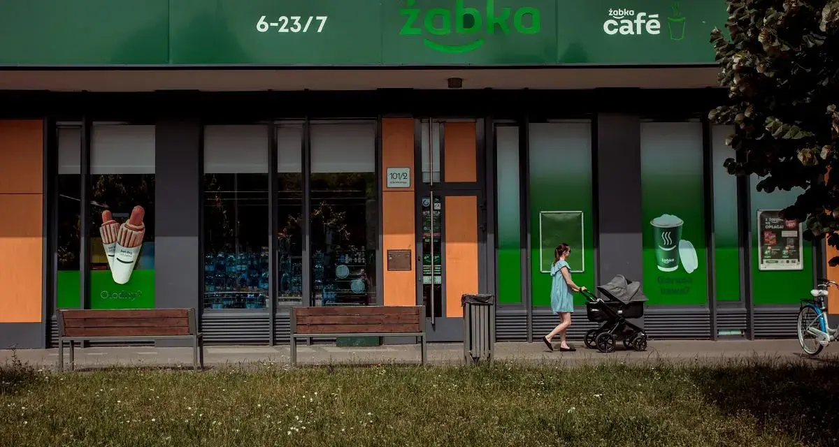 Żabka w Szczecinie: 200 sklepów! Co to znaczy dla miasta?
