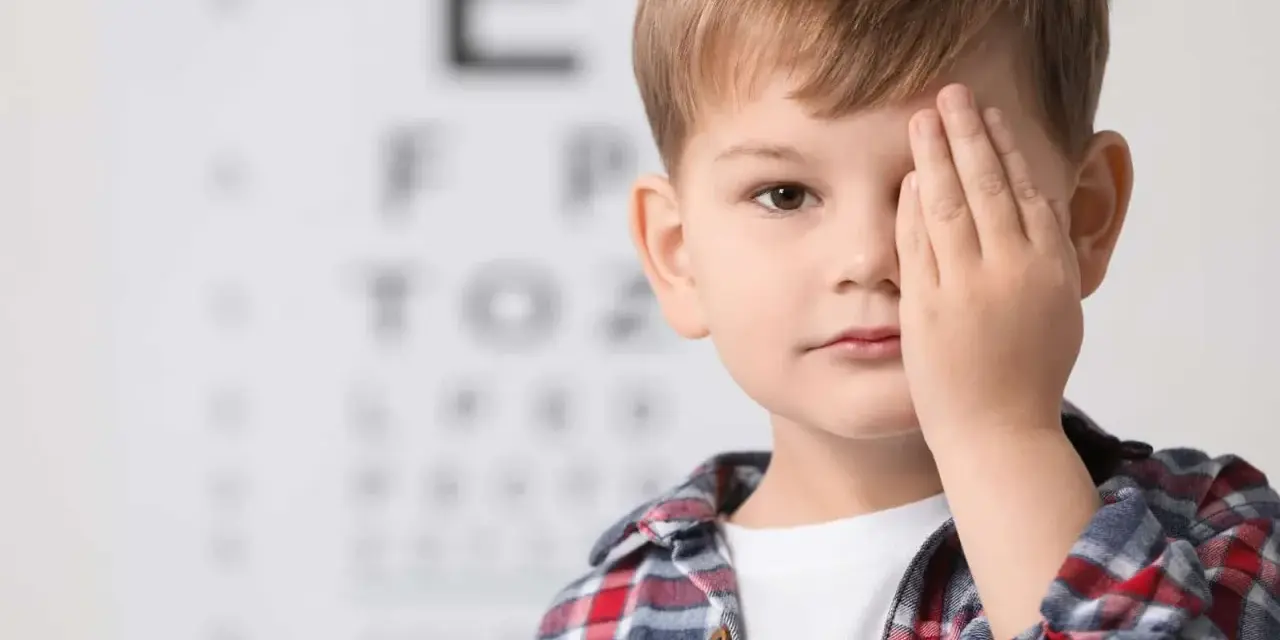 Objawy wady wzroku: Kiedy mrużenie oczu to sygnał do specjalisty?