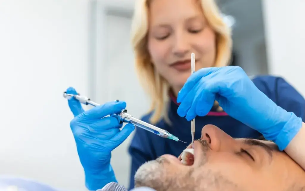 Ile czasu schodzi znieczulenie od dentysty? Sprawdź, co musisz wiedzieć