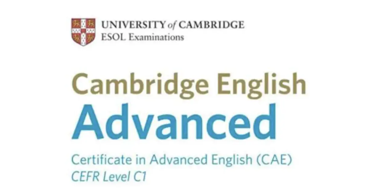 Logo University of Cambridge ESOL Examinations. Napis Cambridge English Advanced, Certificate in Advanced English (CAE), CEFR Level C1.