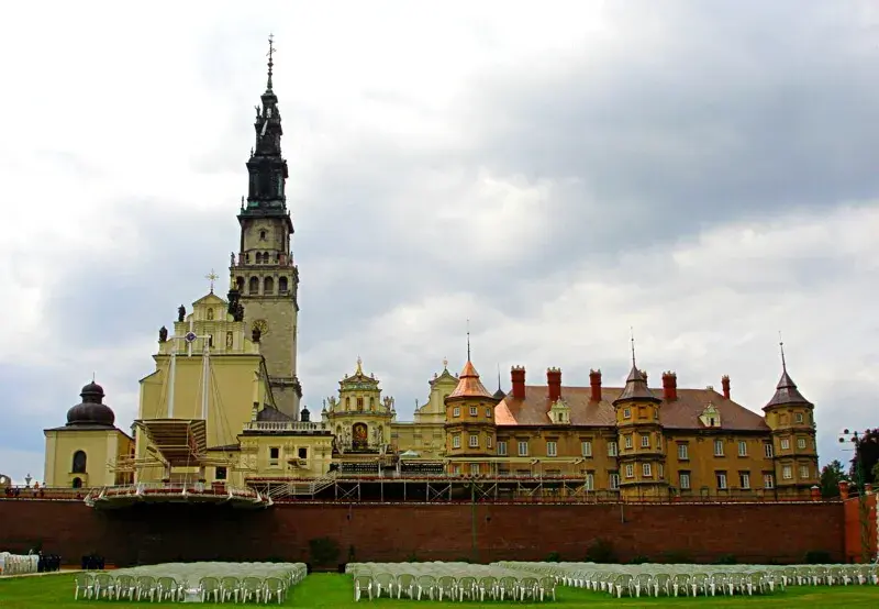 Kiedy powstał klasztor na Jasnej Górze? Poznaj jego fascynującą historię