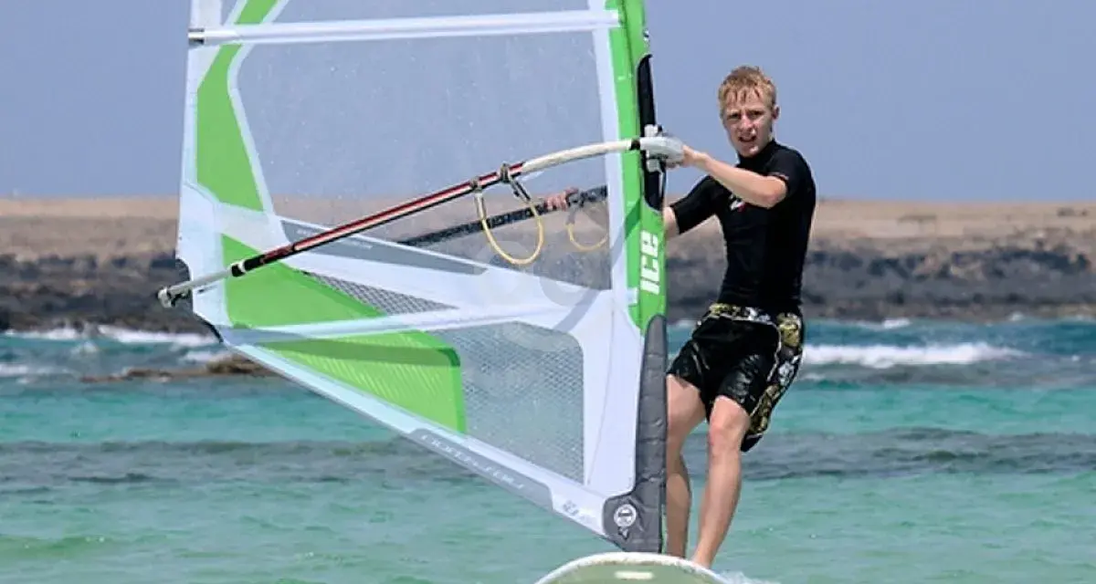 Fuerteventura windsurfing: Gdzie pływać? Kompletny przewodnik