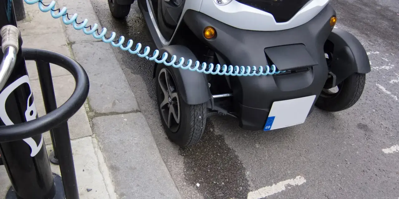 Mały autokar: Ile miejsc, jakie prawo jazdy i kiedy wybrać?