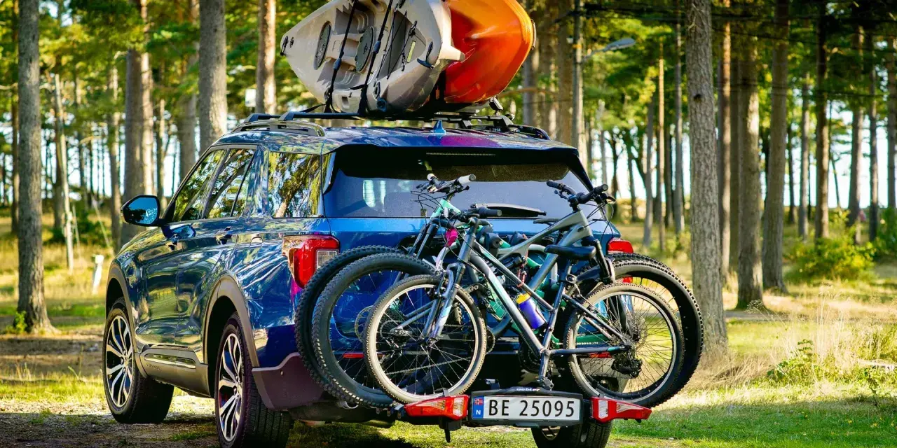 Co można przewozić na dachu samochodu? Bezpieczne ładunki i zasady
