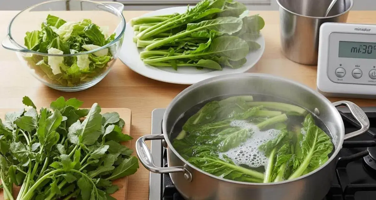 Préparation pour la cuisson d'épinards frais. Des légumes verts bouillent dans une casserole, d'autres attendent sur une assiette et une planche à découper.