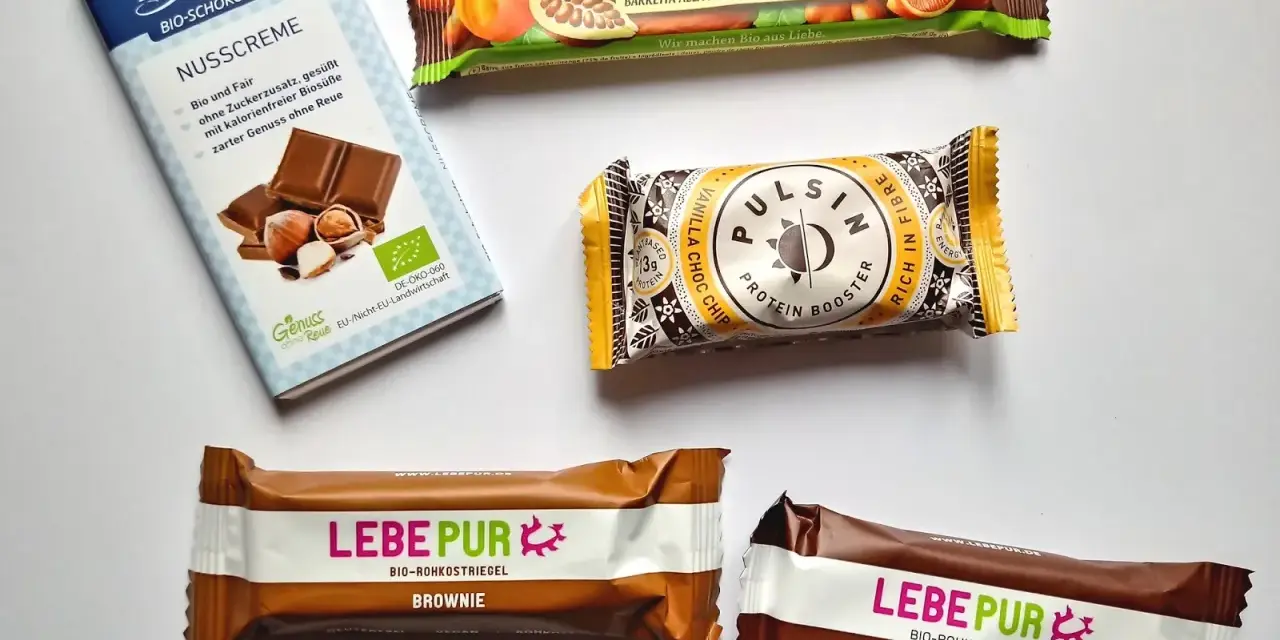 Co przywieźć z Austrii do jedzenia? Czekolada orzechowa, batoniki kakaowo-pomarańczowe, proteinowe i brownie.
