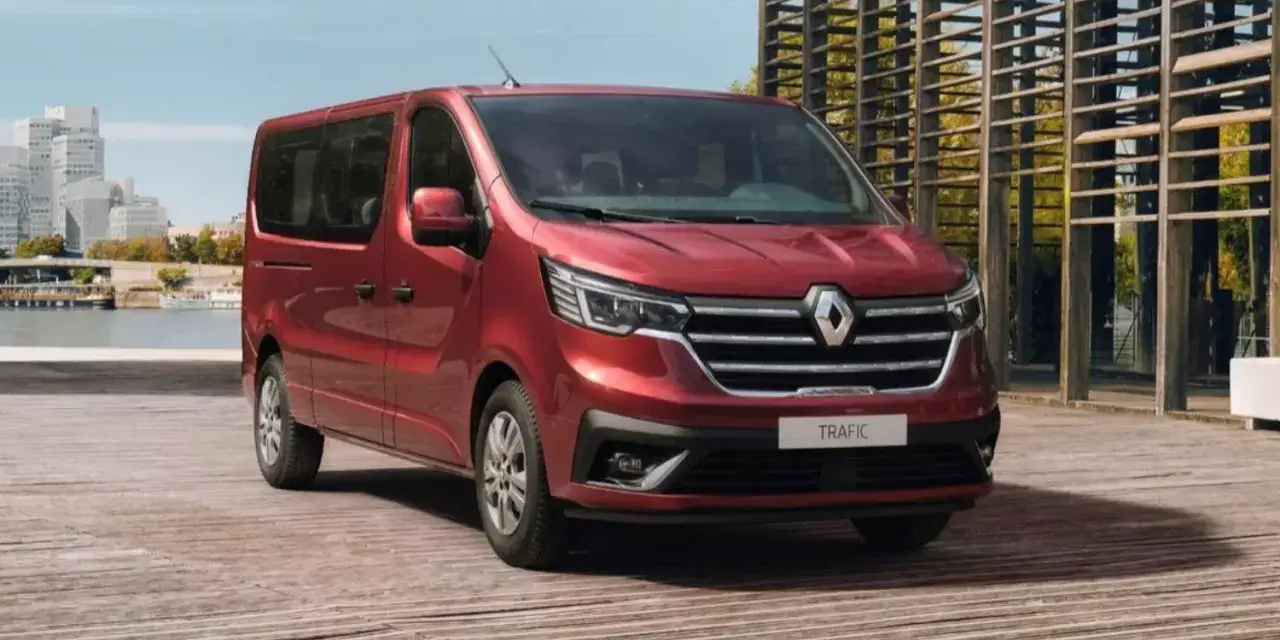 Jaki bus 9-osobowy wybrać? Ranking, koszty, elektryk czy diesel?