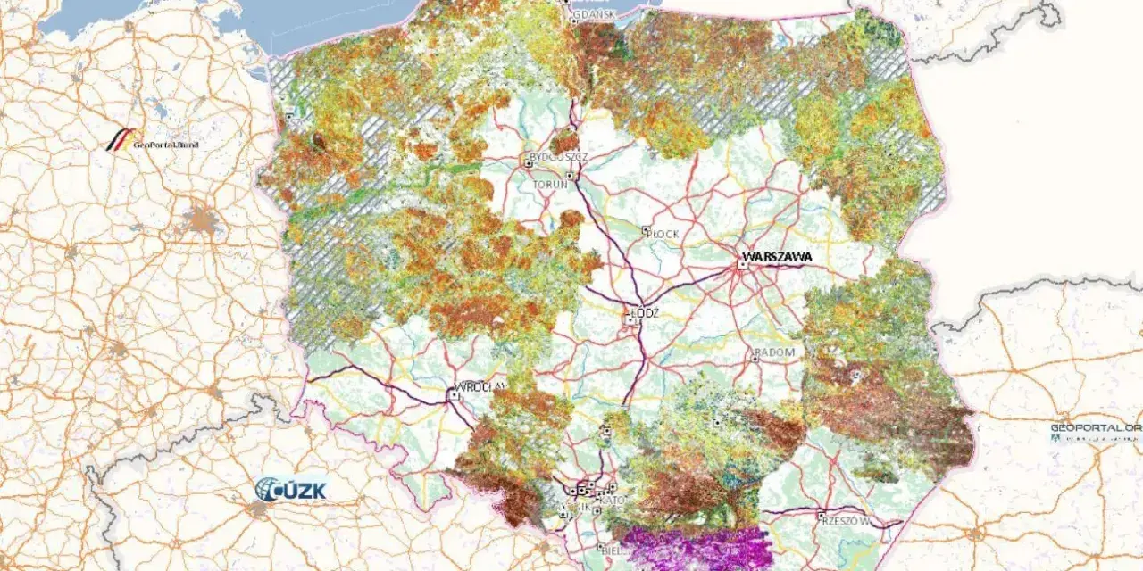 Mapa Polski z kolorowymi obszarami wskazującymi różne klasy ziemi. Widoczne miasta: Warszawa, Wrocław, Gdańsk.