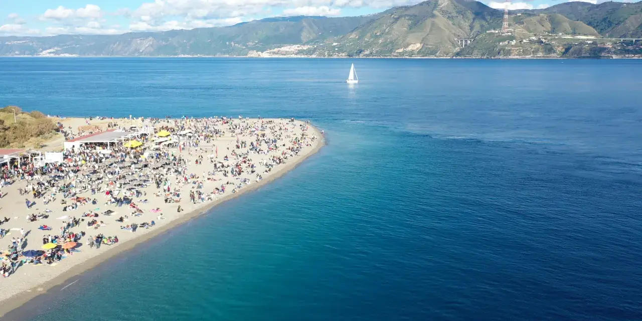 Spiagge Messina: Guida Ionio & Tirreno per Vacanze Perfette