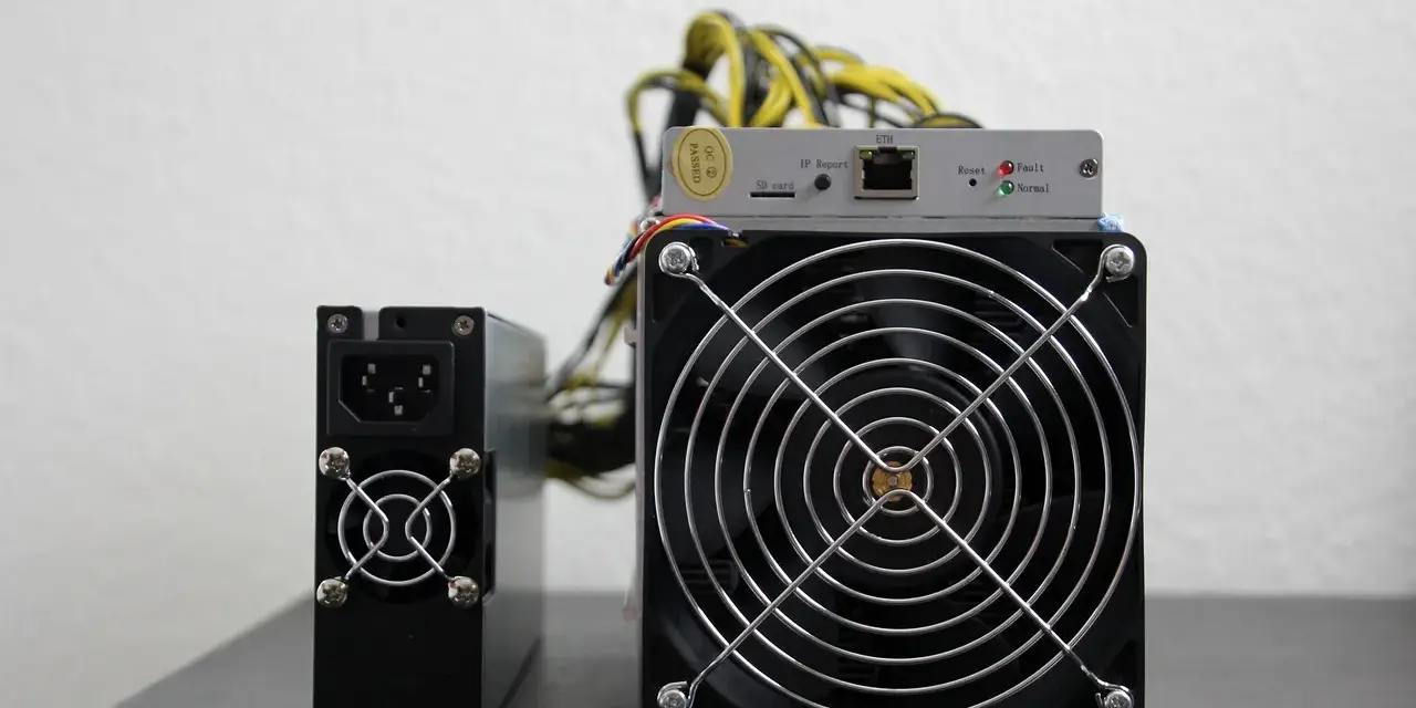 Koparka kryptowalut: Jak działa i czy nadal się opłaca?