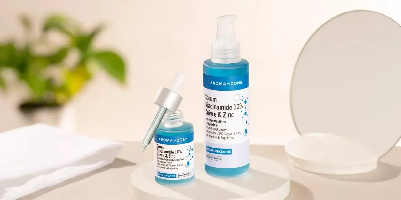 Deux flacons de sérum Aroma-Zone Niacinamide 10% Cuivre & Zinc, pour découvrir les niacinamide bienfaits sur la peau.