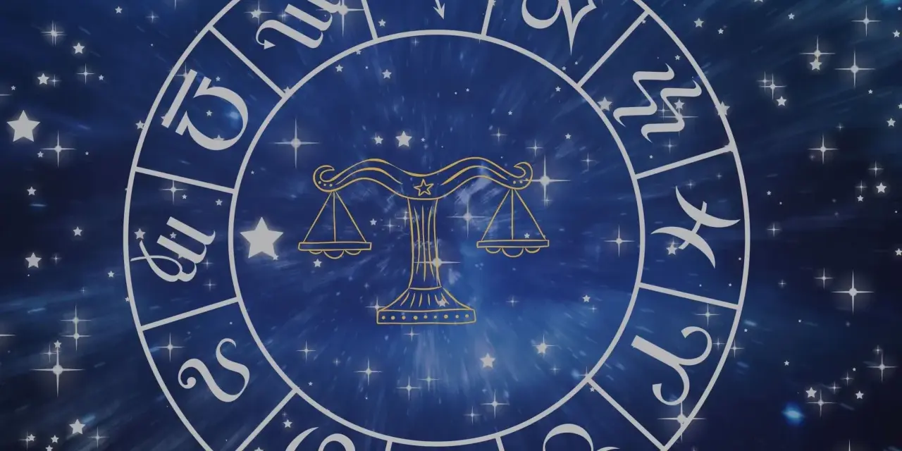 Złoty symbol wagi, jeden z dwunastu znaków zodiaku, na tle gwieździstego, niebieskiego kosmosu.