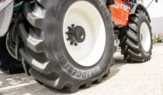Jakie opony do ciągnika? Wybierz markę, która się opłaci!
