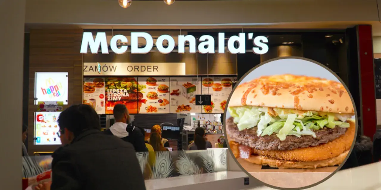 Zbliżenie na burgera McDonald's na tle wnętrza restauracji z menu.