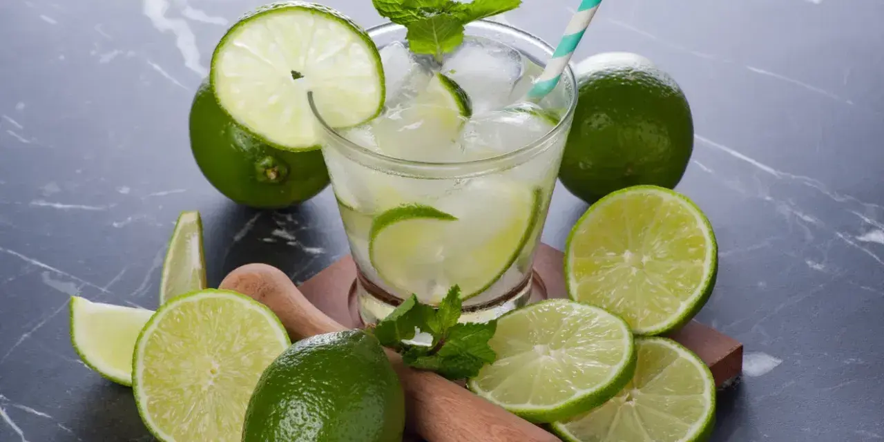 Orzeźwiający drink z limonką i miętą, idealny na lato. Poznaj prosty Monte drink przepis!