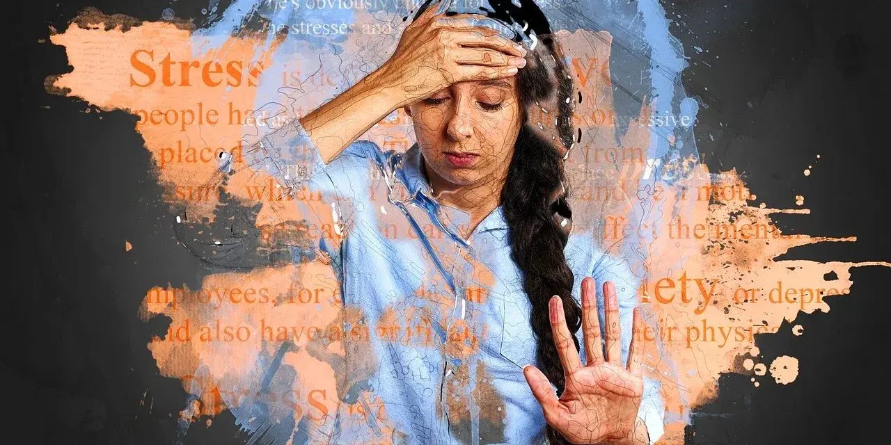 Kobieta z ręką na czole, otoczona słowami "stress", "emotional strain", "anxiety", "depression". Może to symbolizować niedobór witaminy B12 - objawy psychiczne.
