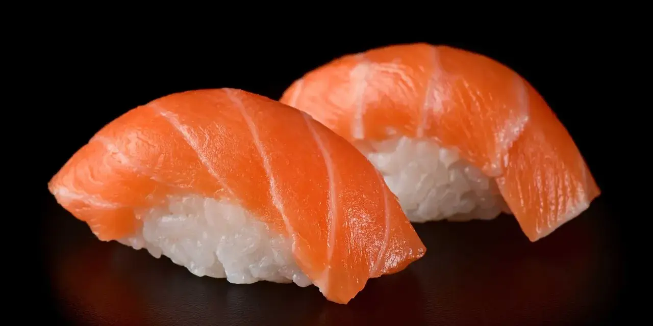 Sushi w upały: Czy surowa ryba jest bezpieczna? Ekspert radzi