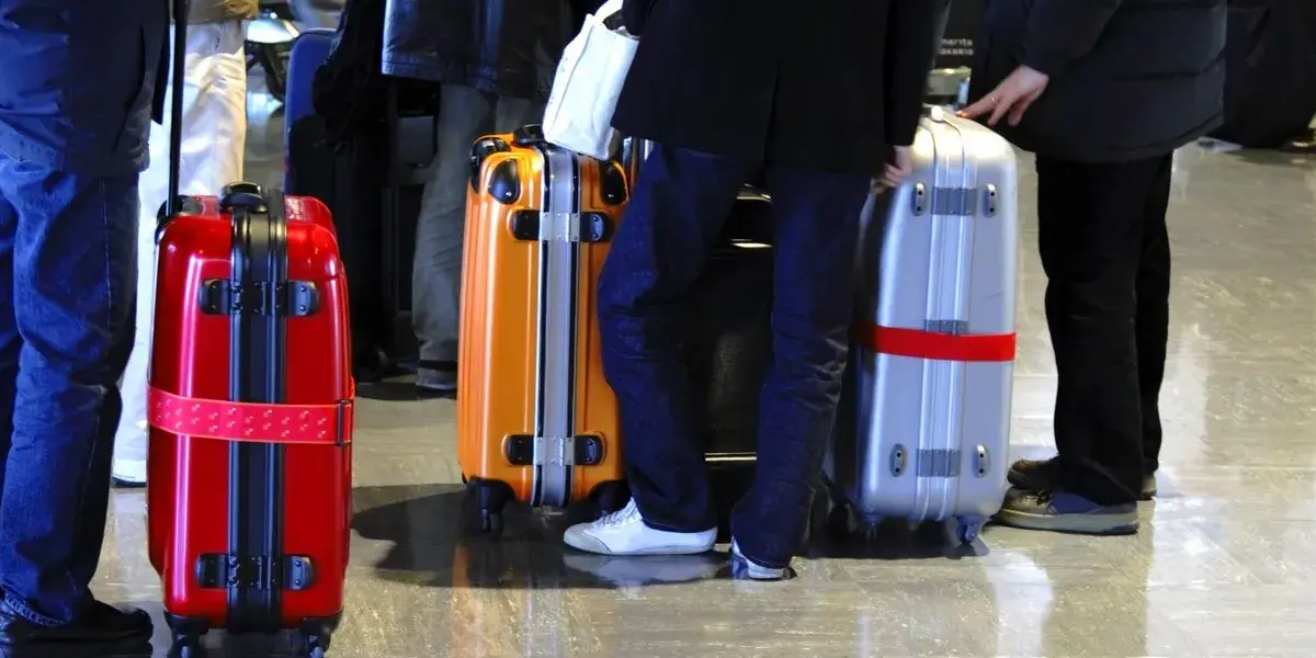 Jak oznaczyć walizkę przed lotem, by uniknąć jej zgubienia?