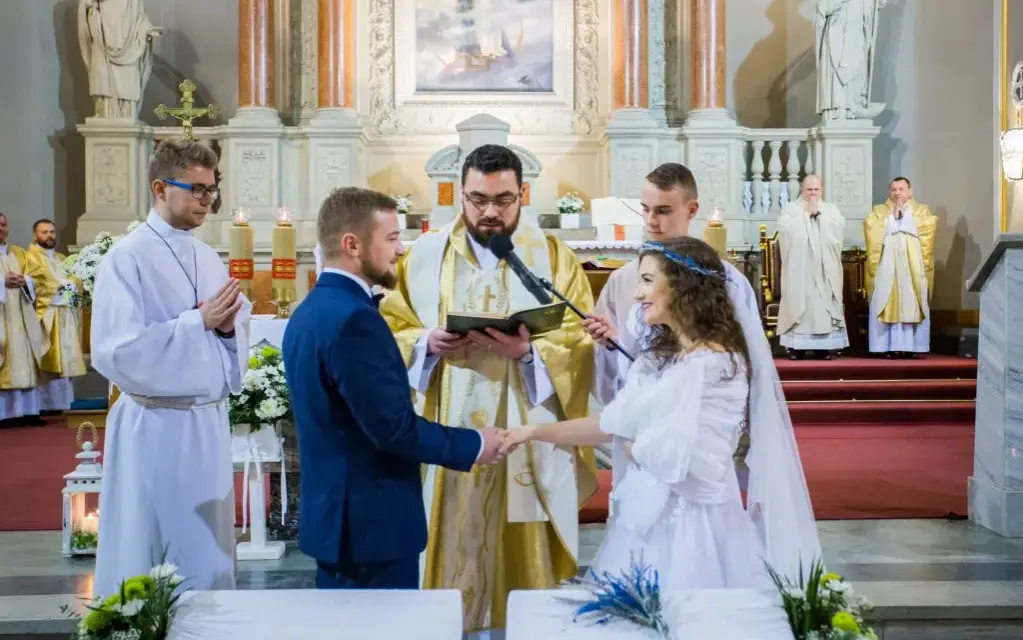 Co ksiądz mówi na ślubie kościelnym? Pełna liturgia krok po kroku