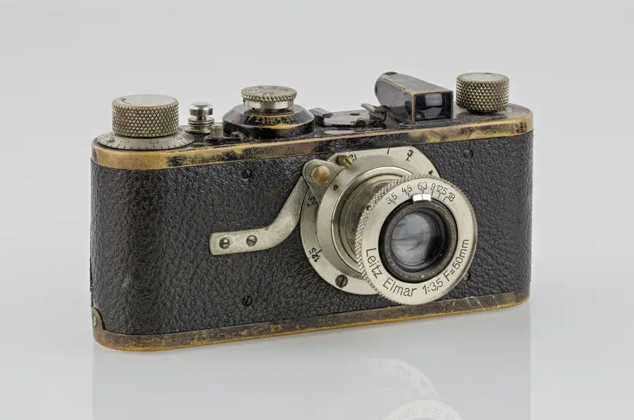 Kiedy powstał pierwszy aparat fotograficzny? Odkryj jego historię i znaczenie