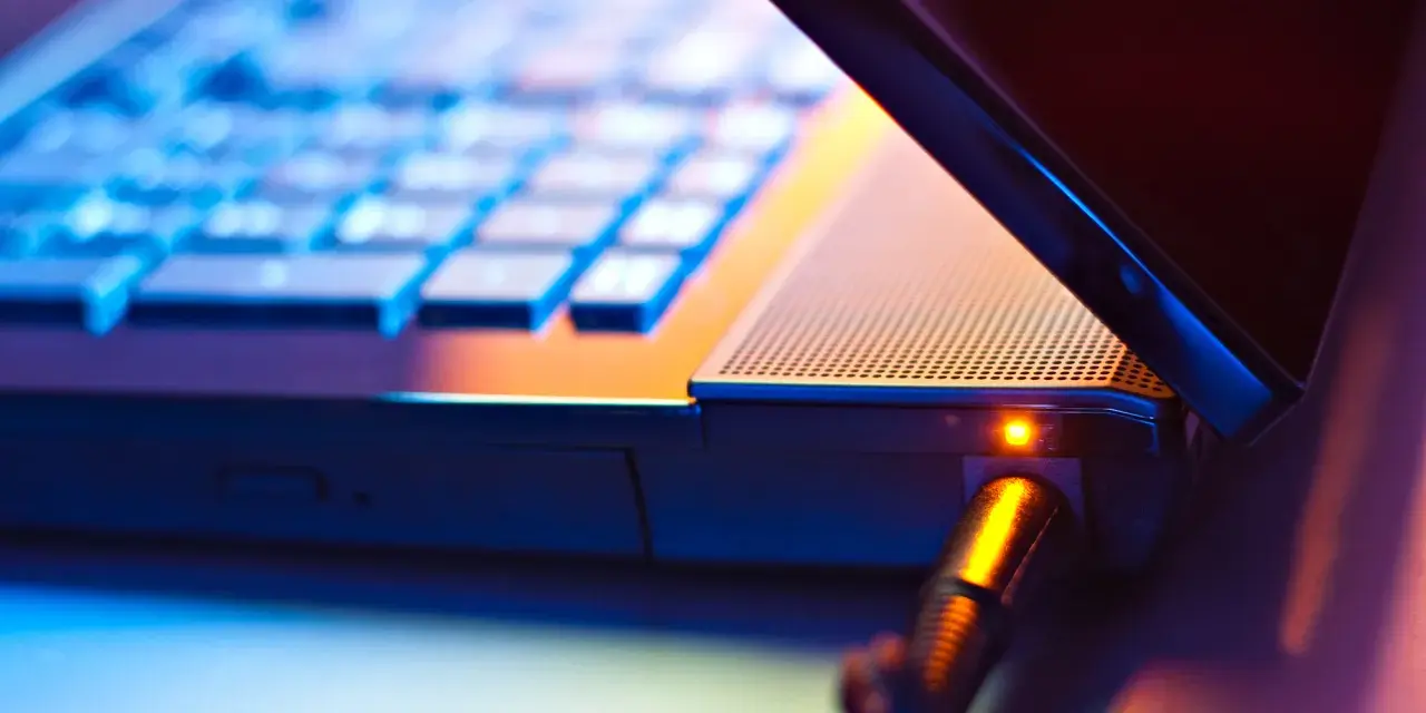 Jak postępować z nową baterią do laptopa, aby uniknąć problemów?