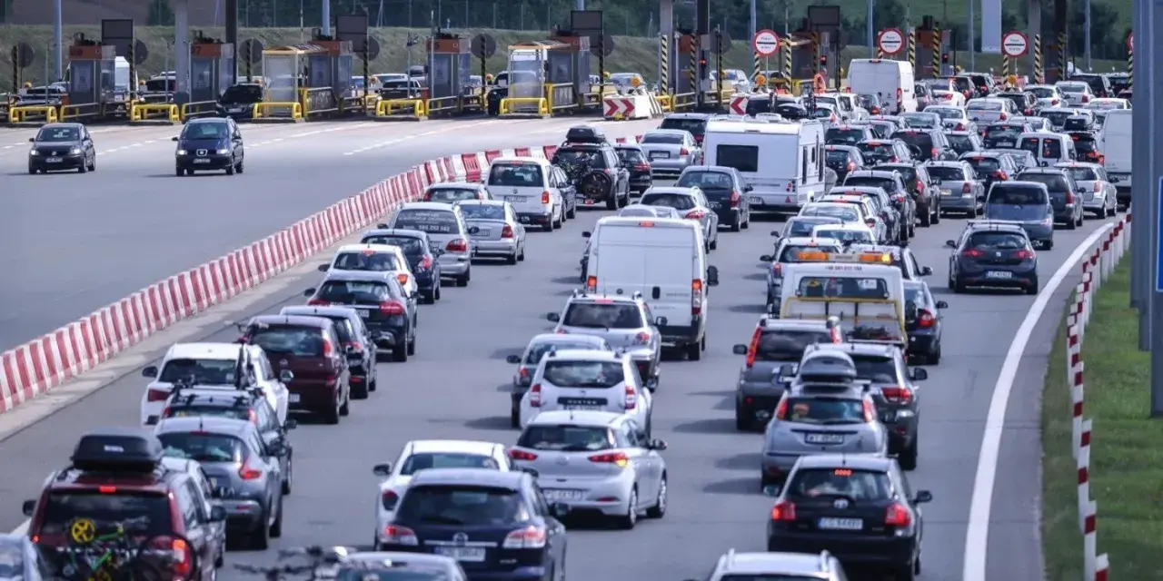 Jakie warunki na autostradzie A1? Uniknij opłat w korkach latem