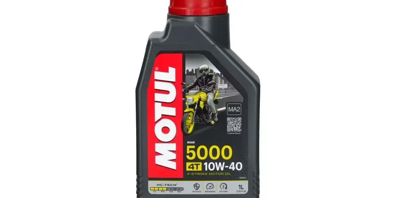 Olej Motul 5000 10W-40 dla motocykli. 10w40 co oznacza? To lepkość oleju, idealna dla wielu silników 4-suwowych.