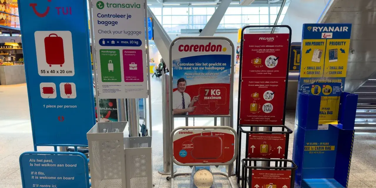 Czy można mieć kanapki w bagażu podręcznym? Tablice linii lotniczych TUI, Transavia, Corendon, Pegasus i Ryanair pokazują wymiary i wagę bagażu podręcznego.