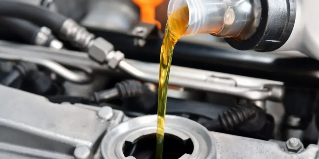 Quelle huile moteur essence choisir ? Guide complet & normes clés