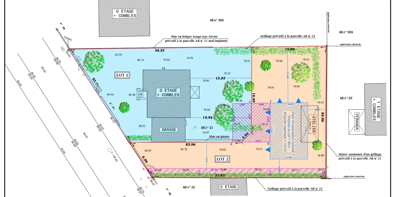 Plan de division parcellaire montrant la jurisprudence servitude de passage entre les lots 1 et 2, avec indications de dimensions et de constructions.