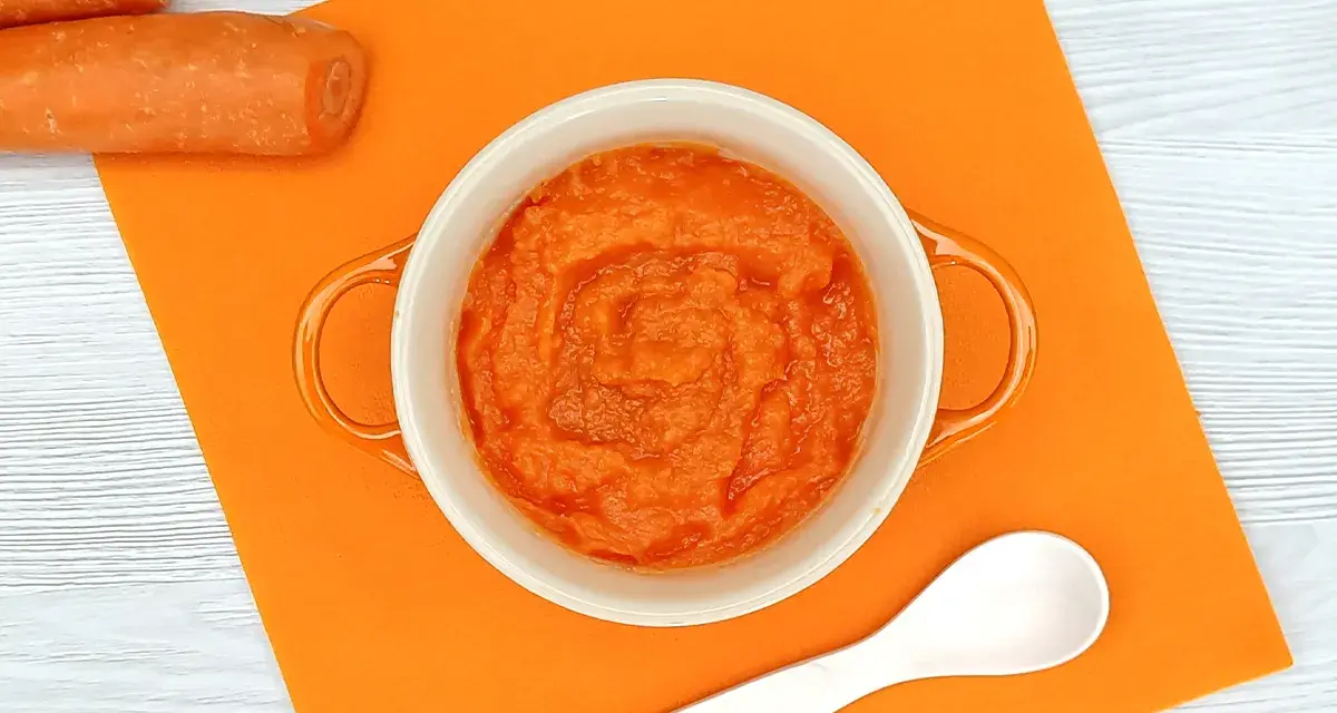 Puré de zanahoria listo para disfrutar. Ideal para recetas con zanahoria, fácil y saludable.