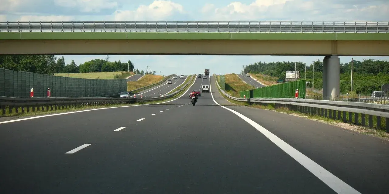 Ile kosztuje budowa autostrady? Zaskakujące fakty i różnice w cenach