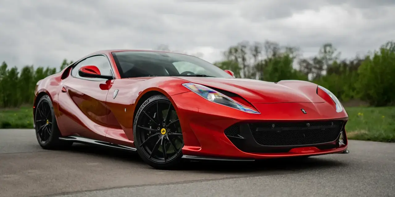 Ile kosztuje wypożyczenie ferrari? Ceny, które zaskoczą każdego
