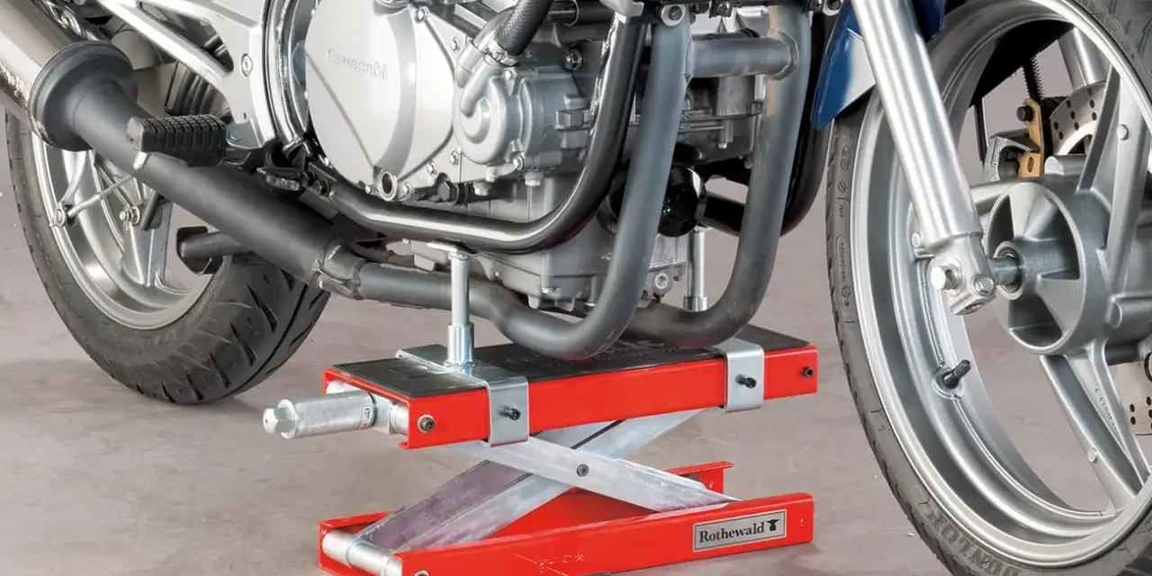Jak zrobić podnośnik motocyklowy? Bezpiecznie i tanio!