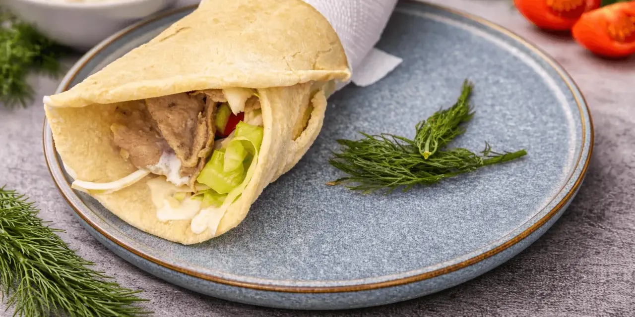 Domowy kebab jak z budki: Sekret mięsa, sosów i idealnego montażu