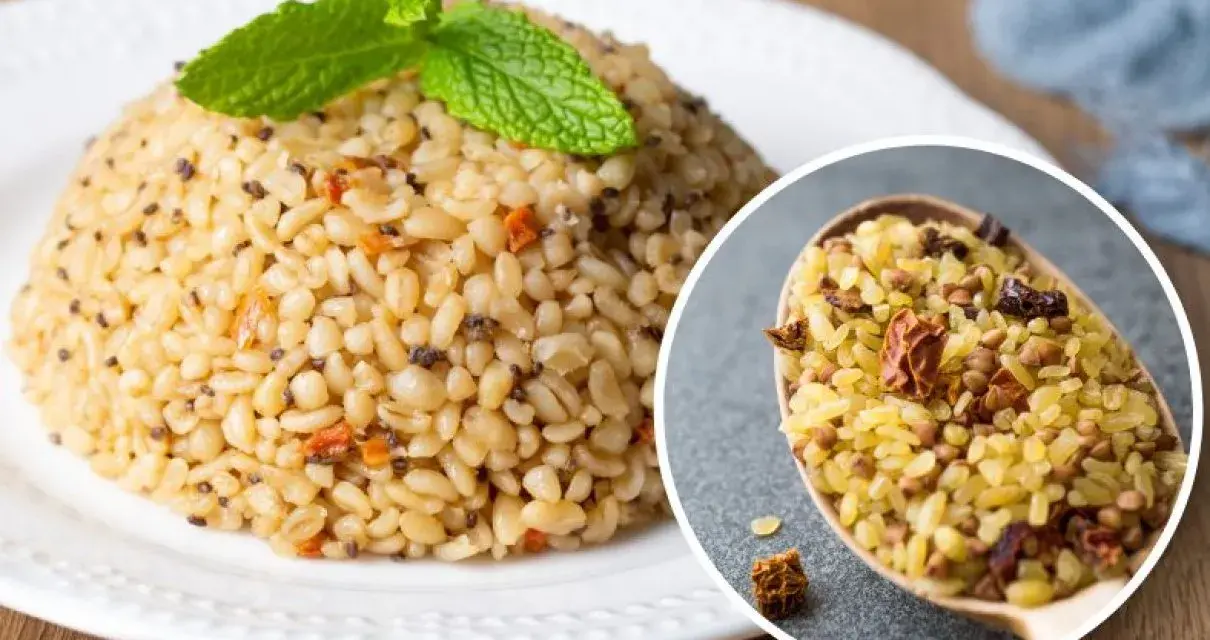 Kasza bulgur na talerzu, ozdobiona miętą. W zbliżeniu łyżka pełna kaszy z dodatkami. Odkryj jej zdrowe właściwości!