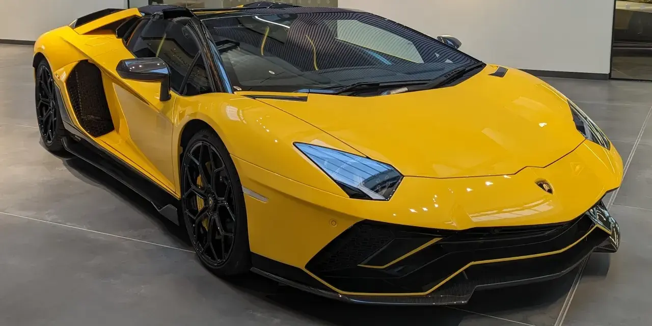 Lamborghini Aventador ile koni - moc różnych wersji i ich osiągi