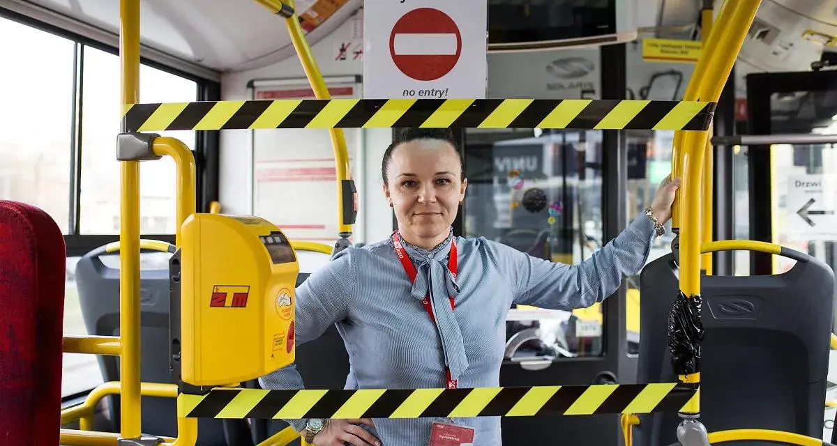 Ile osób w autokarze? Limity, prawo i bezpieczeństwo pasażerów