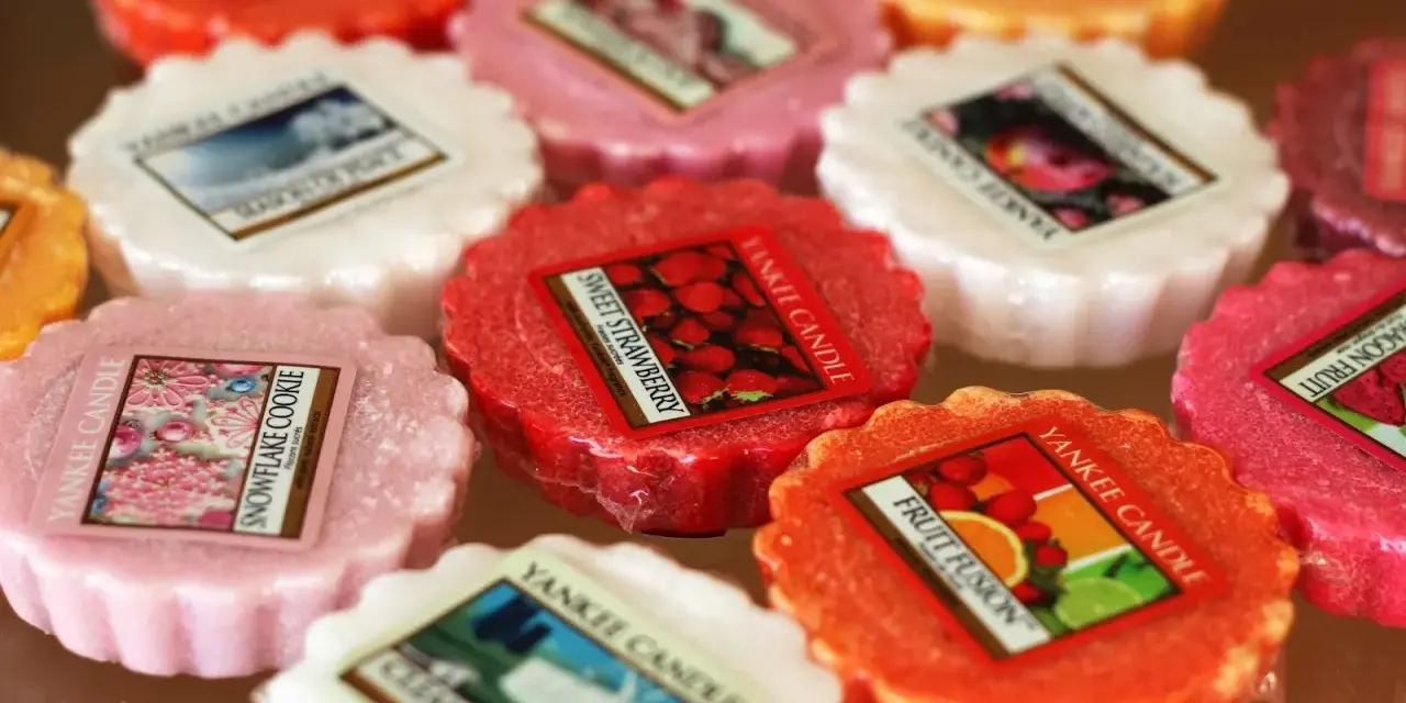 Skuteczne sposoby na usunięcie wosku z kominka bez wysiłku