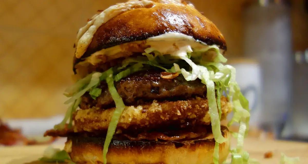 Burger Drwala w domu: Przepis na kultowy smak przez cały rok!