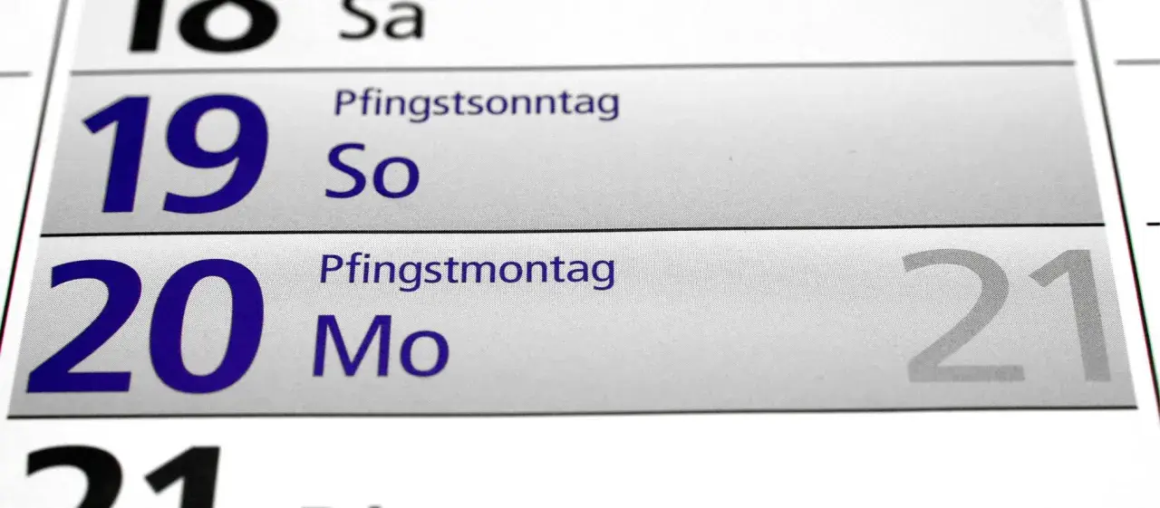 Kalenderblatt zeigt den 20. Mai als Pfingstmontag. Ein Feiertag, der zum Entspannen einlädt.