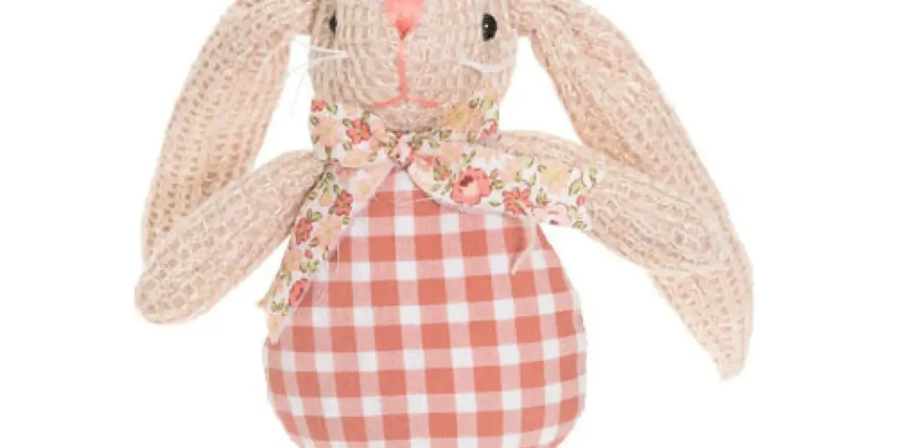 En söt påskhare med rutig klänning och blommig scarf, redo för påskhare bus.