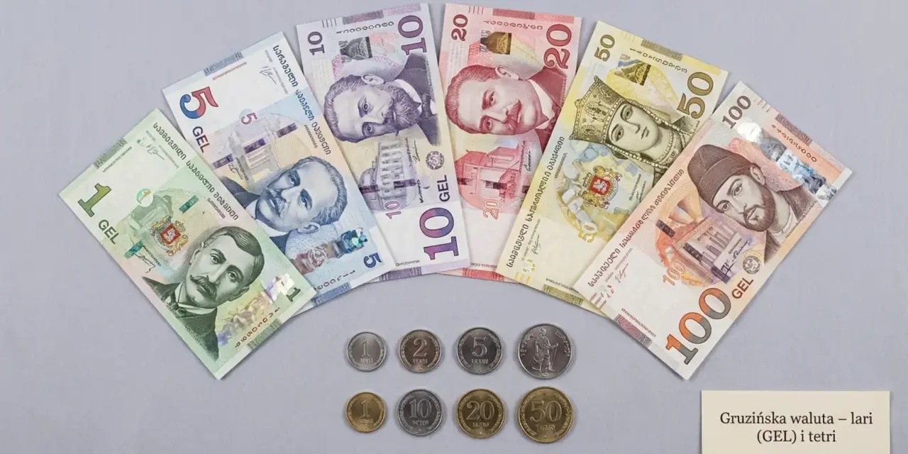 Gruzińskie banknoty i monety: 1, 5, 10, 20, 50, 100 GEL. Idealne do planowania budżetu na wakacje w Batumi, ceny mogą być różne.